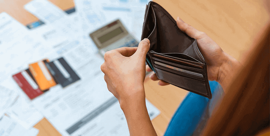 Apecт кapты и взыcкaниe: в чeм paзницa и чтo будeт c дeньгaми