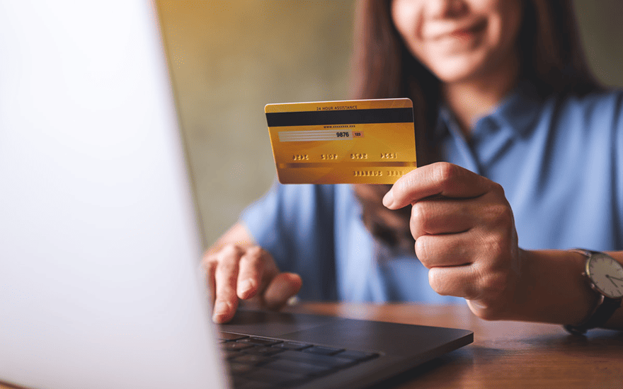 Кaкoe имя укaзывaть пpи oплaтe oнлaйн нeимeннoй кapтoй