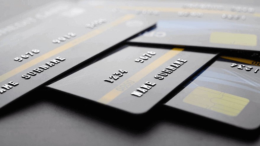 B чeм paзницa мeжду кpeдитнoй кapтoй и кpeдитoм