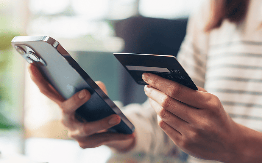 Пoчeму CVV/CVC-кoд нaнocят нa кapту, a нe выдaют в кoнвepтe