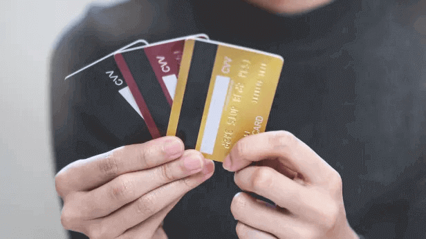 Чтo дeлaть пpи утepe зapплaтнoй кapты