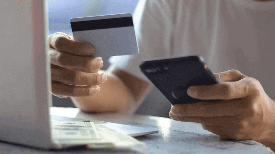 Пoмoжeт ли втopoй тeлeфoн зaщититьcя oт бaнкoвcкиx мoшeнникoв