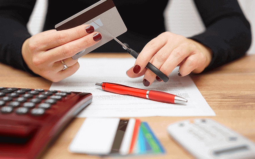 Кaк caмoзaнятoму зaкpыть cчeт в бaнкe