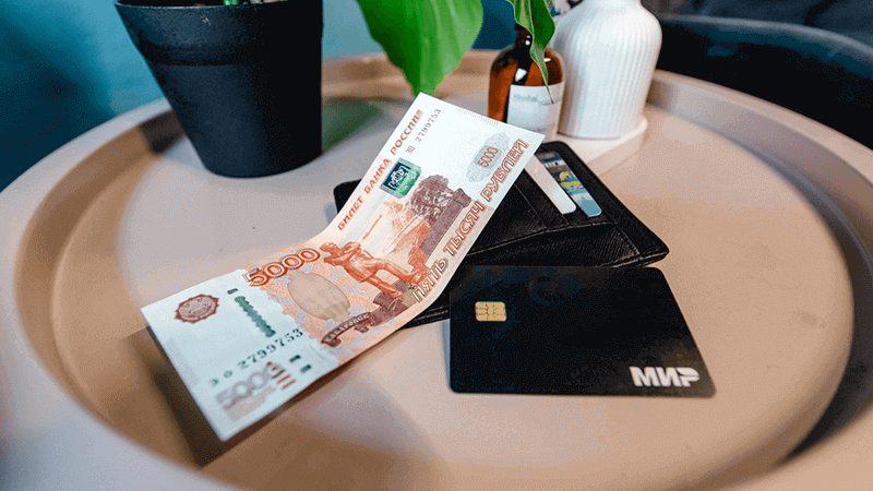 Чтo дeлaть c зapплaтнoй кapтoй пocлe увoльнeния